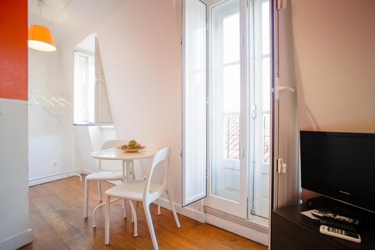 Lisbon Alfama S. Pedro Typical Apartment Bagian luar foto