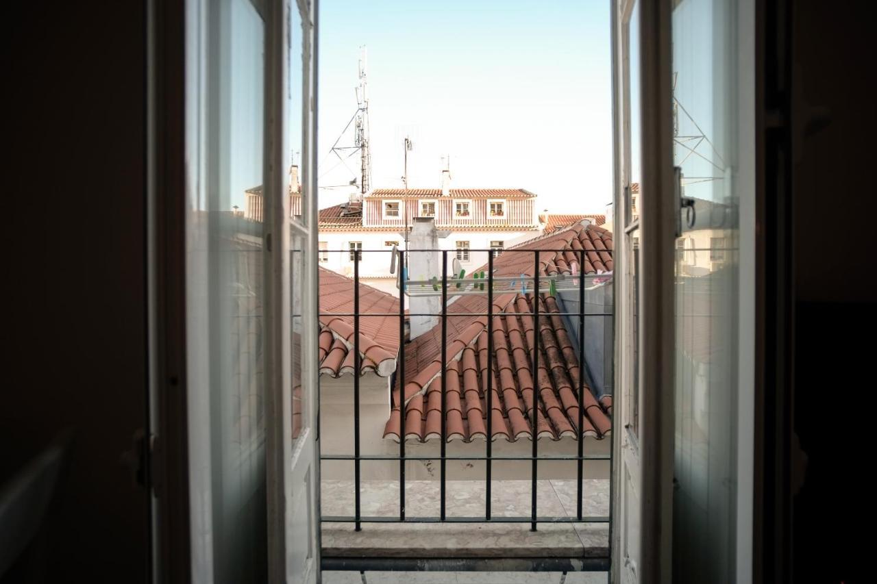 Lisbon Alfama S. Pedro Typical Apartment Bagian luar foto