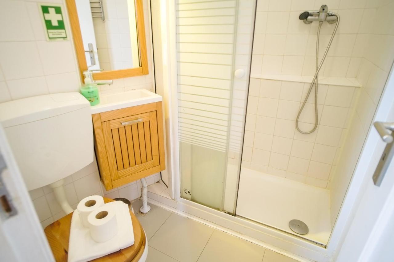 Lisbon Alfama S. Pedro Typical Apartment Bagian luar foto